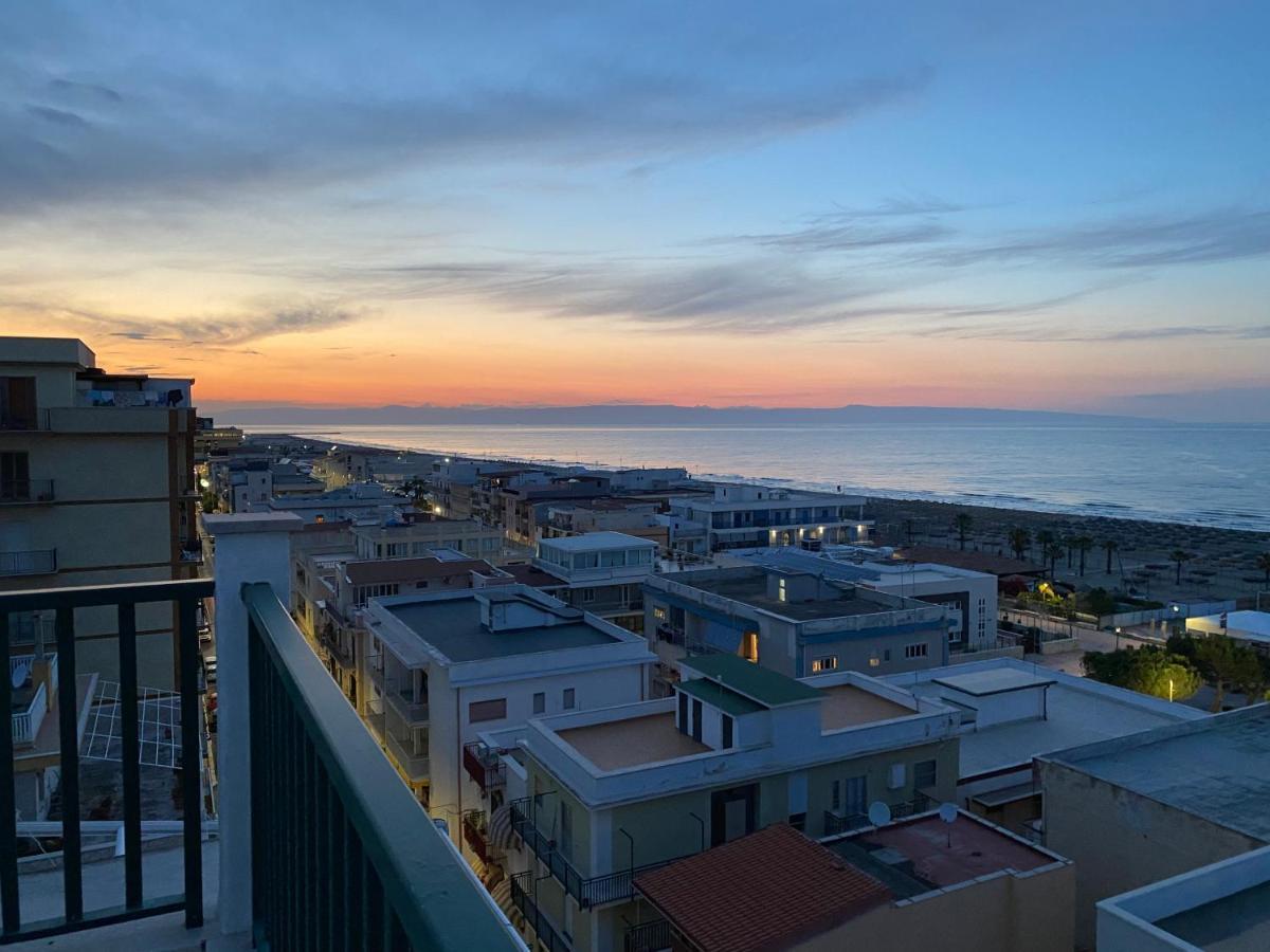 Hotel Attico Tra Cielo E Mare Margherita Di Savoia Esterno foto